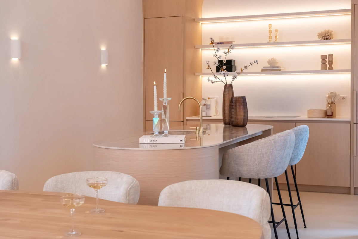 Eettafel Riva naturel eikenhout in een interieur
