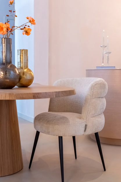 Eettafel Riva naturel eikenhout in een interieur