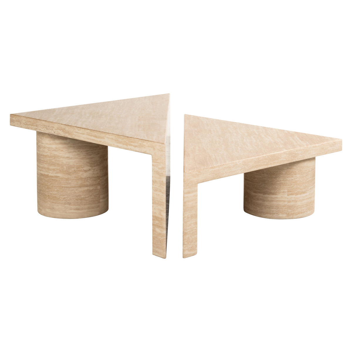 Salontafel Fictus beige travertin, schuin achteraanzicht op witte achtergrond
