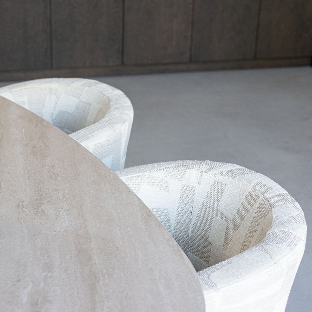 Eetkamerstoel Cheyenne beige stof, detail van het materiaal