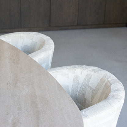 Eetkamerstoel Cheyenne beige stof, detail van het materiaal
