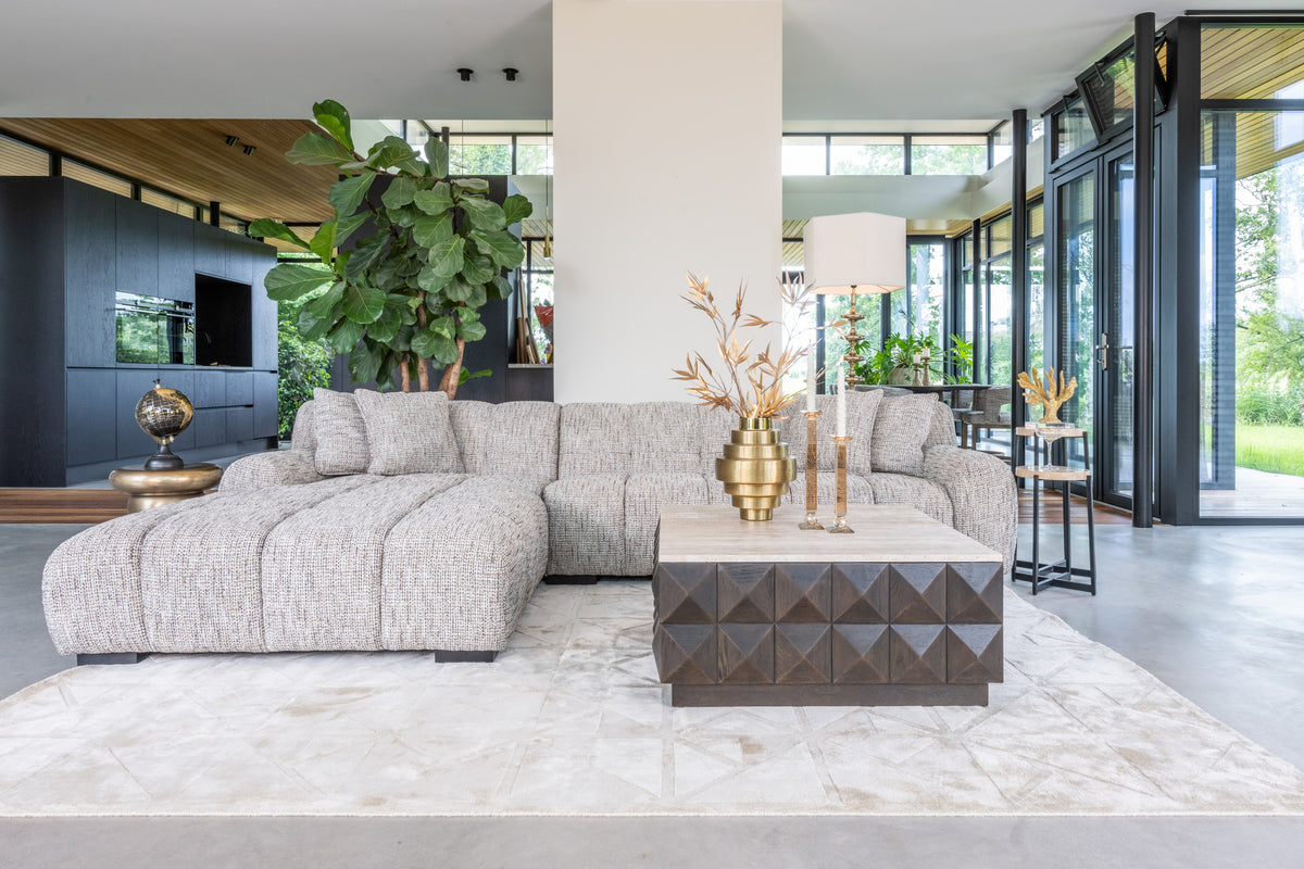 Salontafel Claremont bruin eikenhout, vooraanzicht in een interieur