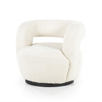 Fauteuil Sharon beige stof, schuin vooraanzicht op witte achtergrond