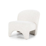Fauteuil Owen beige stof, schuin vooraanzicht op witte achtergrond