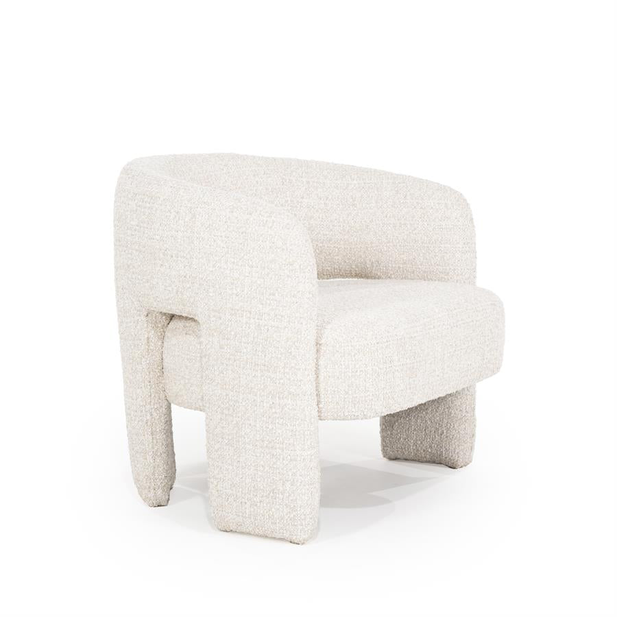 Fauteuil Hamilton beige stof, schuin vooraanzicht op witte achtergrond