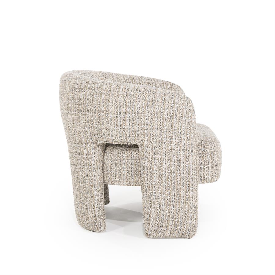 Fauteuil Hamilton taupe stof, zijaanzicht op witte achtergrond