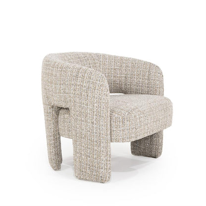Fauteuil Hamilton taupe stof, schuin vooraanzicht op witte achtergrond