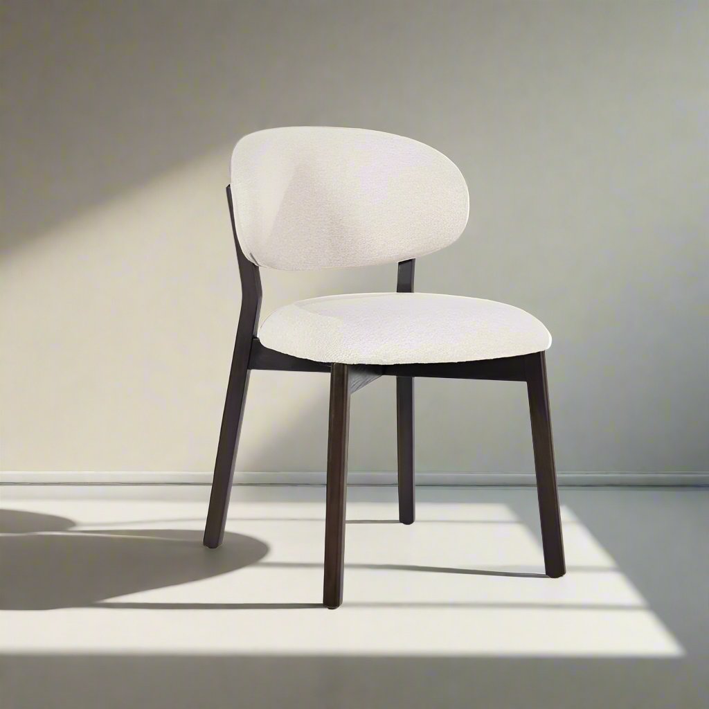 Eetkamerstoel Mikky | Beige Stof | Donker bruine Poten