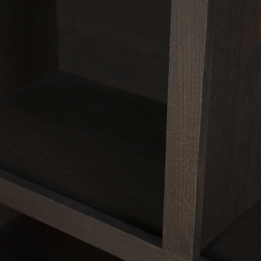 Kast Helsinki bruin eikenhout 4 vakken laag, detail van het materiaal