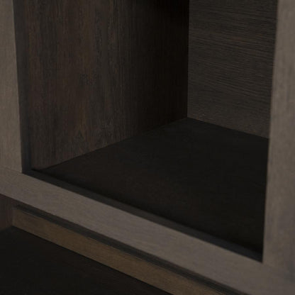 Kast Helsinki bruin eikenhout 6 vakken smal, detail van het materiaal