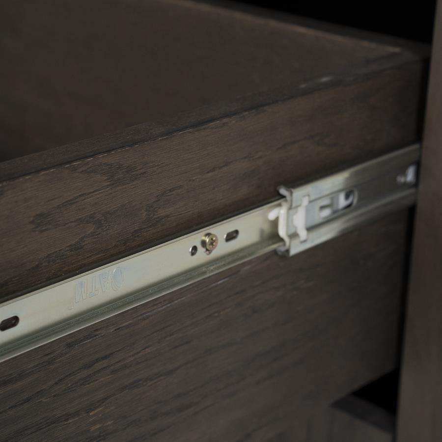 Kast Helsinki bruin eikenhout 6 vakken smal, detail van het materiaal
