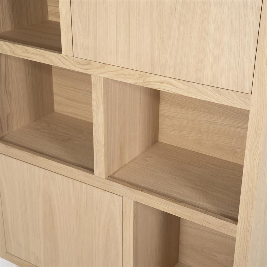 Kast Helsinki naturel eikenhout 4 vakken laag, detail van het materiaal