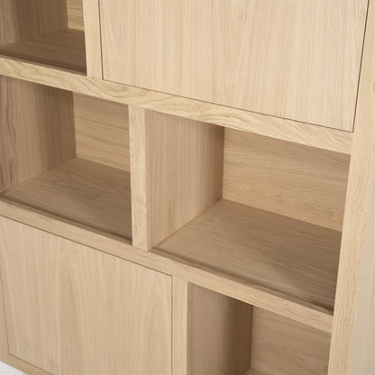 Kast Helsinki naturel eikenhout 4 vakken laag, detail van het materiaal