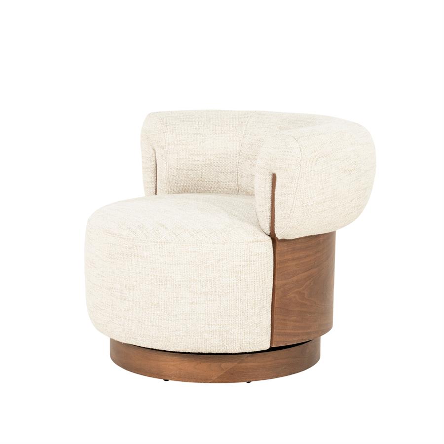 Fauteuil Nila beige stof, schuin vooraanzicht op witte achtergrond