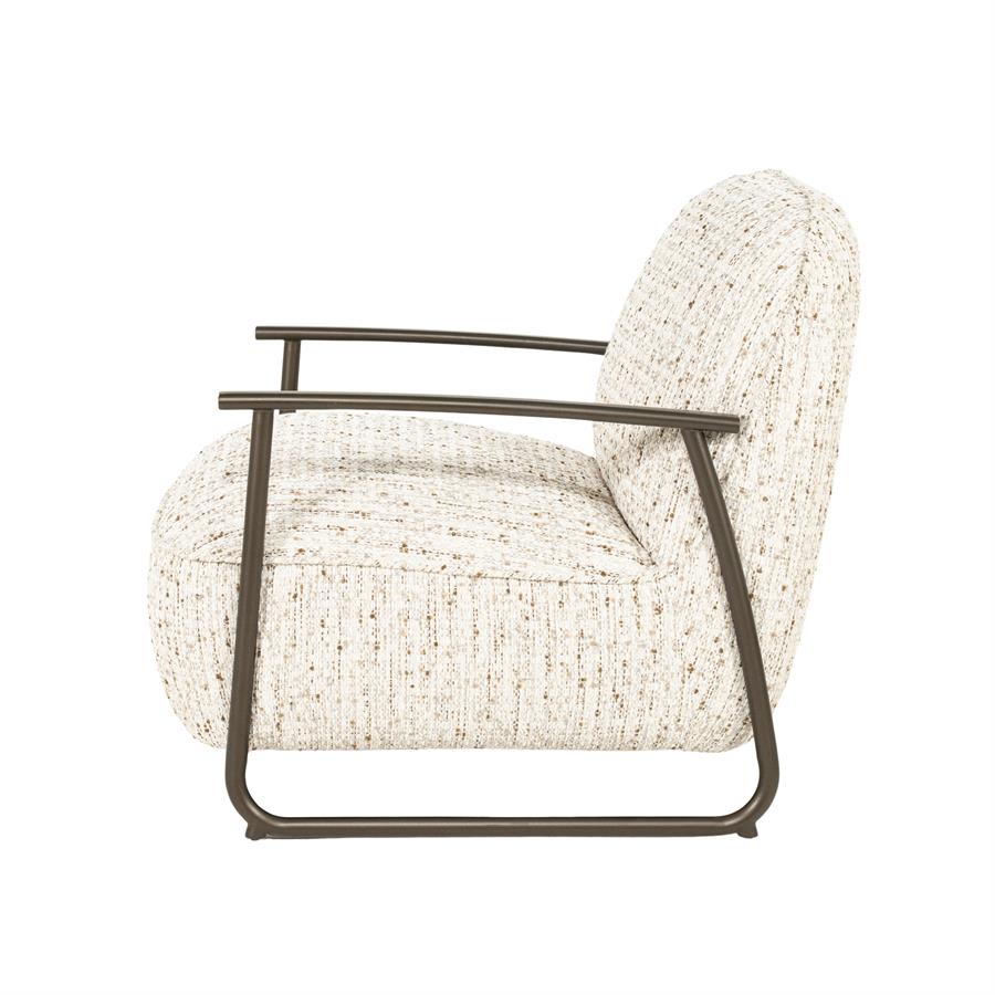 Fauteuil Norel beige stof, zijaanzicht op witte achtergrond