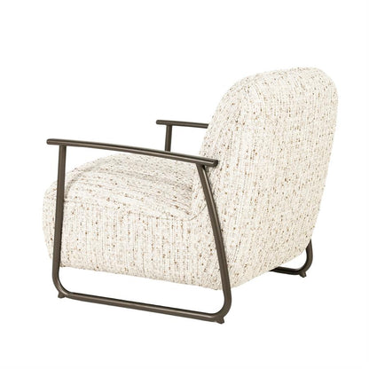Fauteuil Norel beige stof, schuin achteraanzicht op witte achtergrond