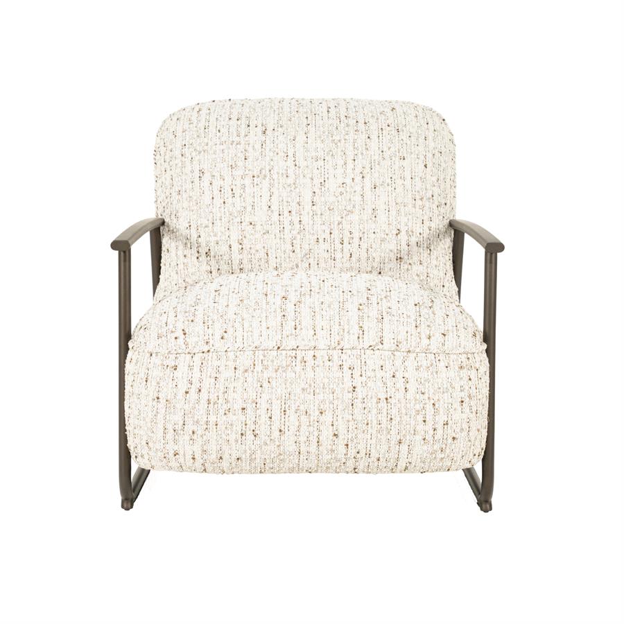 Fauteuil Norel beige stof, vooraanzicht op witte achtergrond