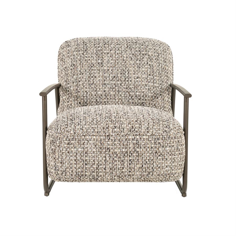 Fauteuil Norel taupe stof, vooraanzicht op witte achtergrond
