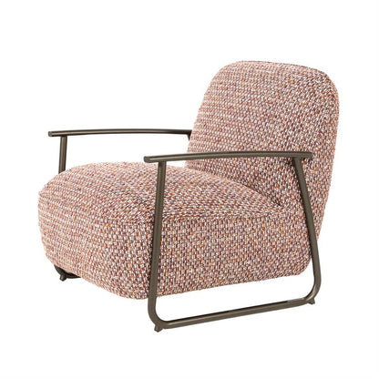 Fauteuil Norel rood stof, schuin vooraanzicht op witte achtergrond