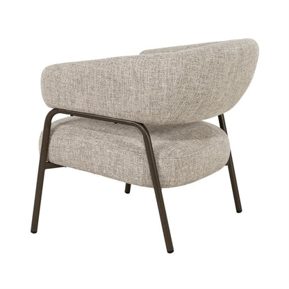 Fauteuil Fabrice taupe stof, schuin achteraanzicht op witte achtergrond