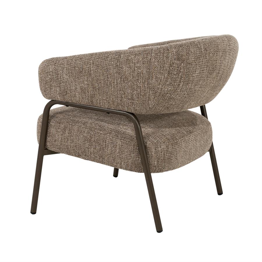 Fauteuil Fabrice bruin stof, schuin achteraanzicht op witte achtergrond