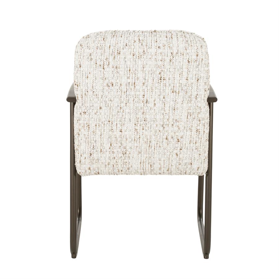 Eetkamerstoel Norel beige stof, achteraanzicht op witte achtergrond