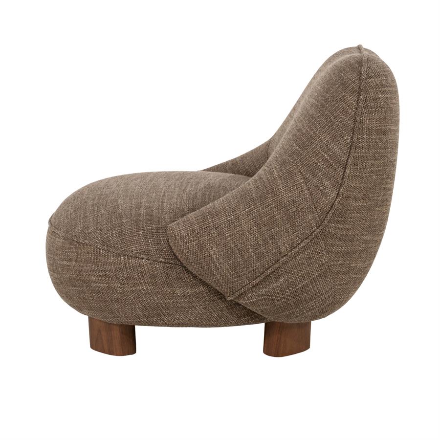 Fauteuil Lina bruin stof, zijaanzicht op witte achtergrond