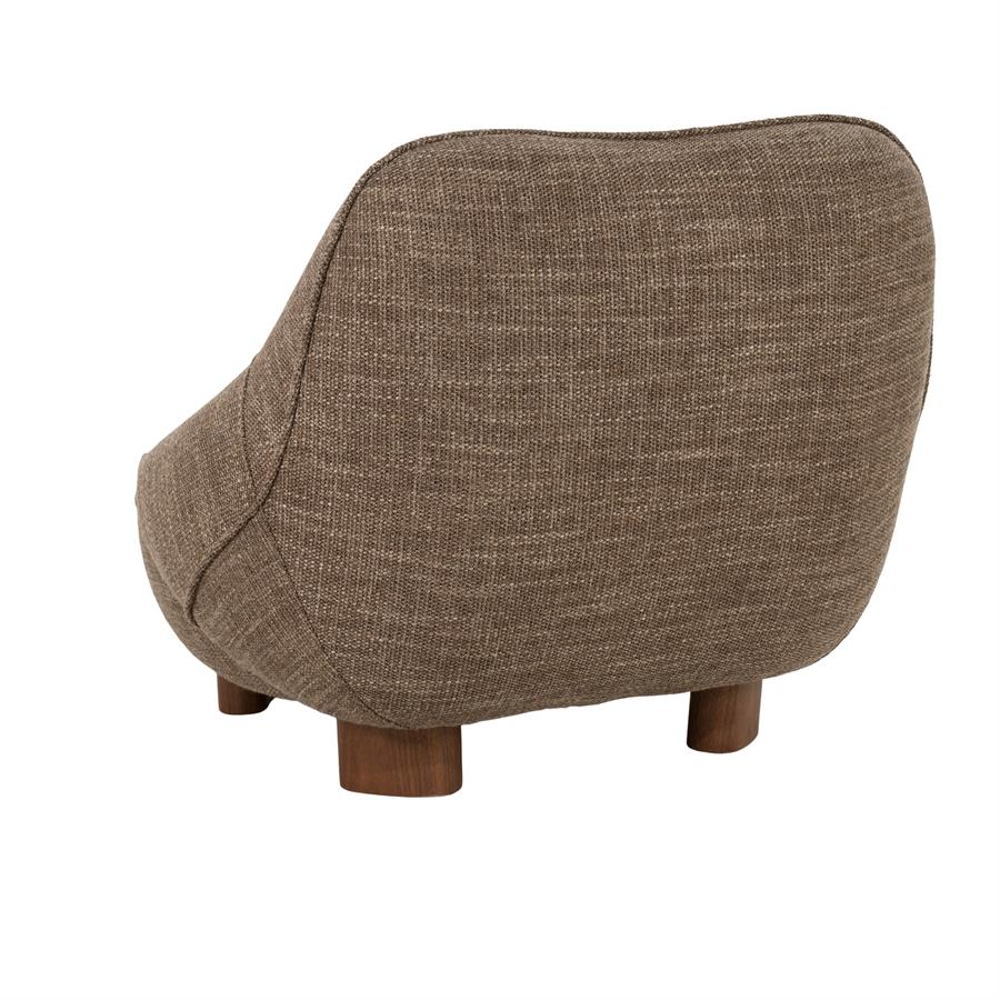 Fauteuil Lina bruin stof, schuin achteraanzicht op witte achtergrond