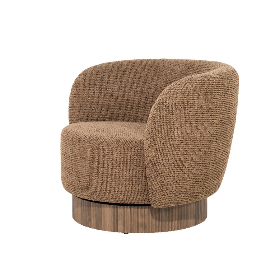 Fauteuil Norah bruin stof, schuin vooraanzicht op witte achtergrond