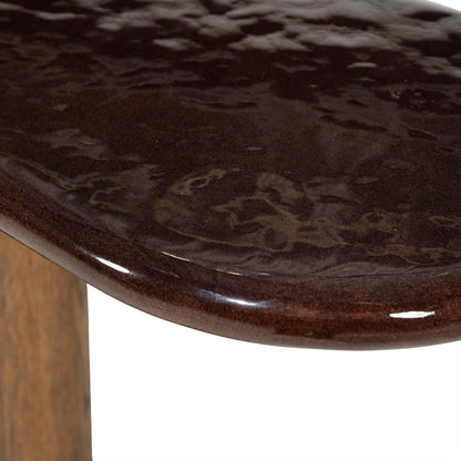 Sidetable Kyan bruin beton, detail van het materiaal