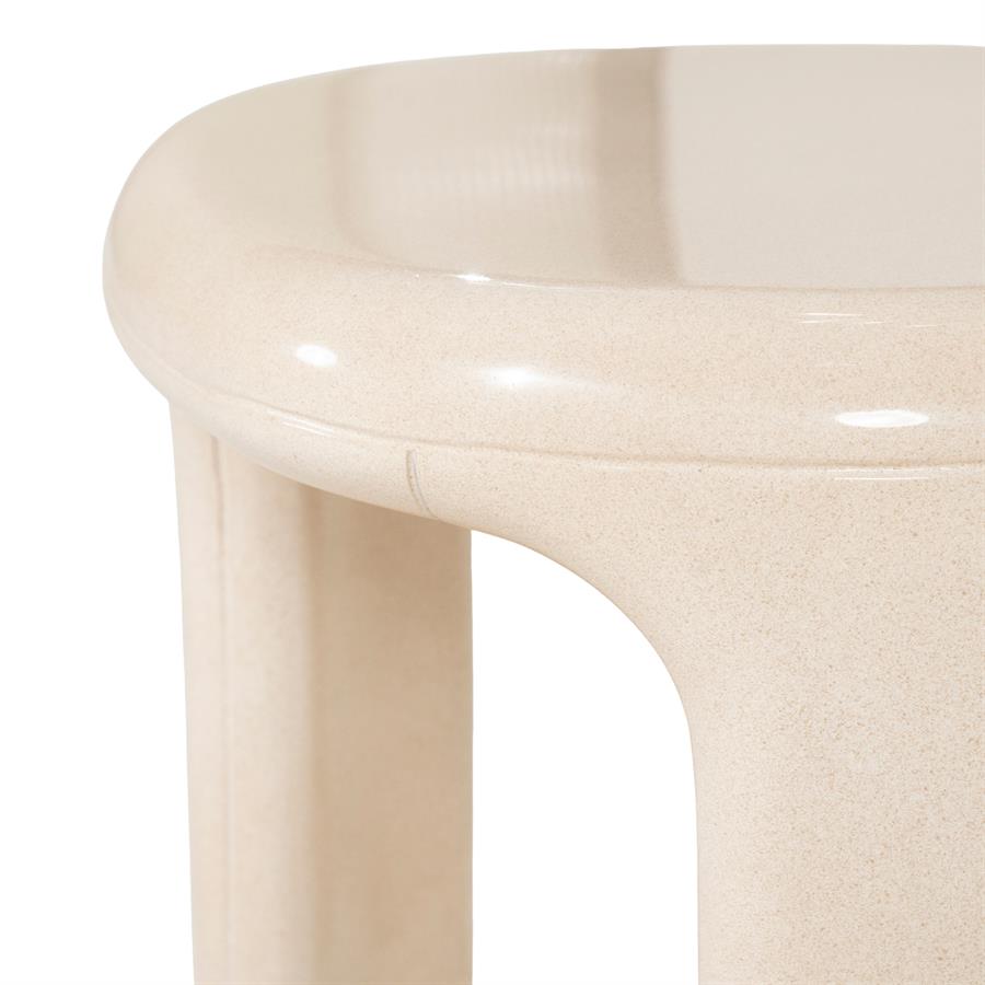 Bijzettafel Kane beige beton, detail van het materiaal