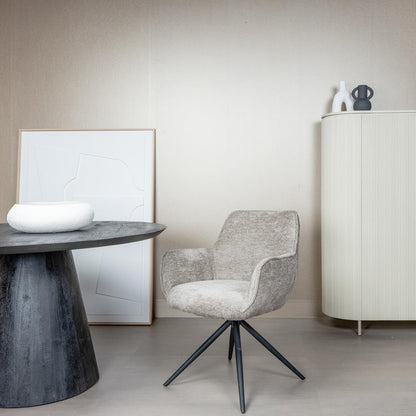 Eetkamerstoel Fondo | Taupe | Magazijn leegverkoop — Vooraanzicht - sfeer