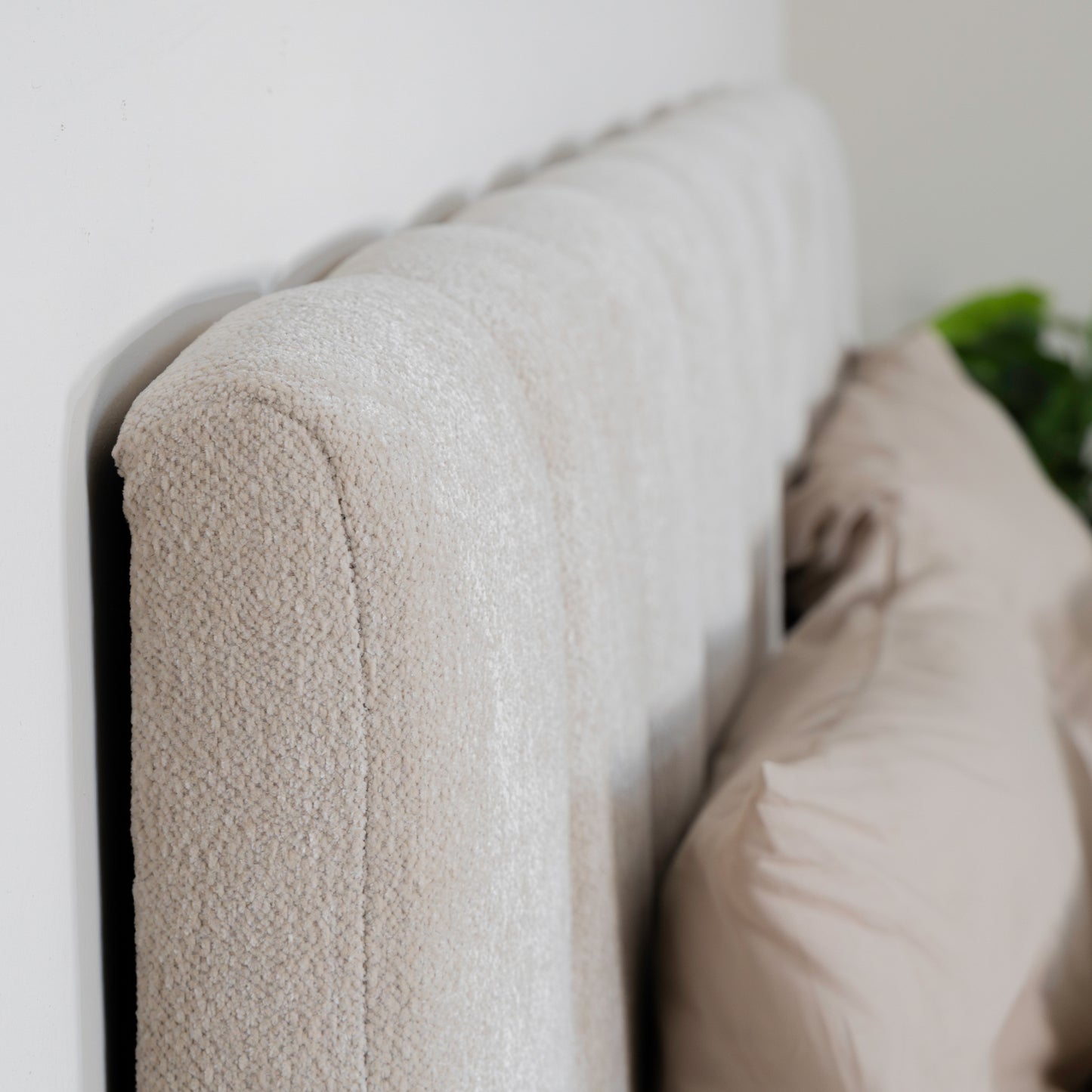 Bed Ella | Stof Beige | Inclusief Matras & Topper