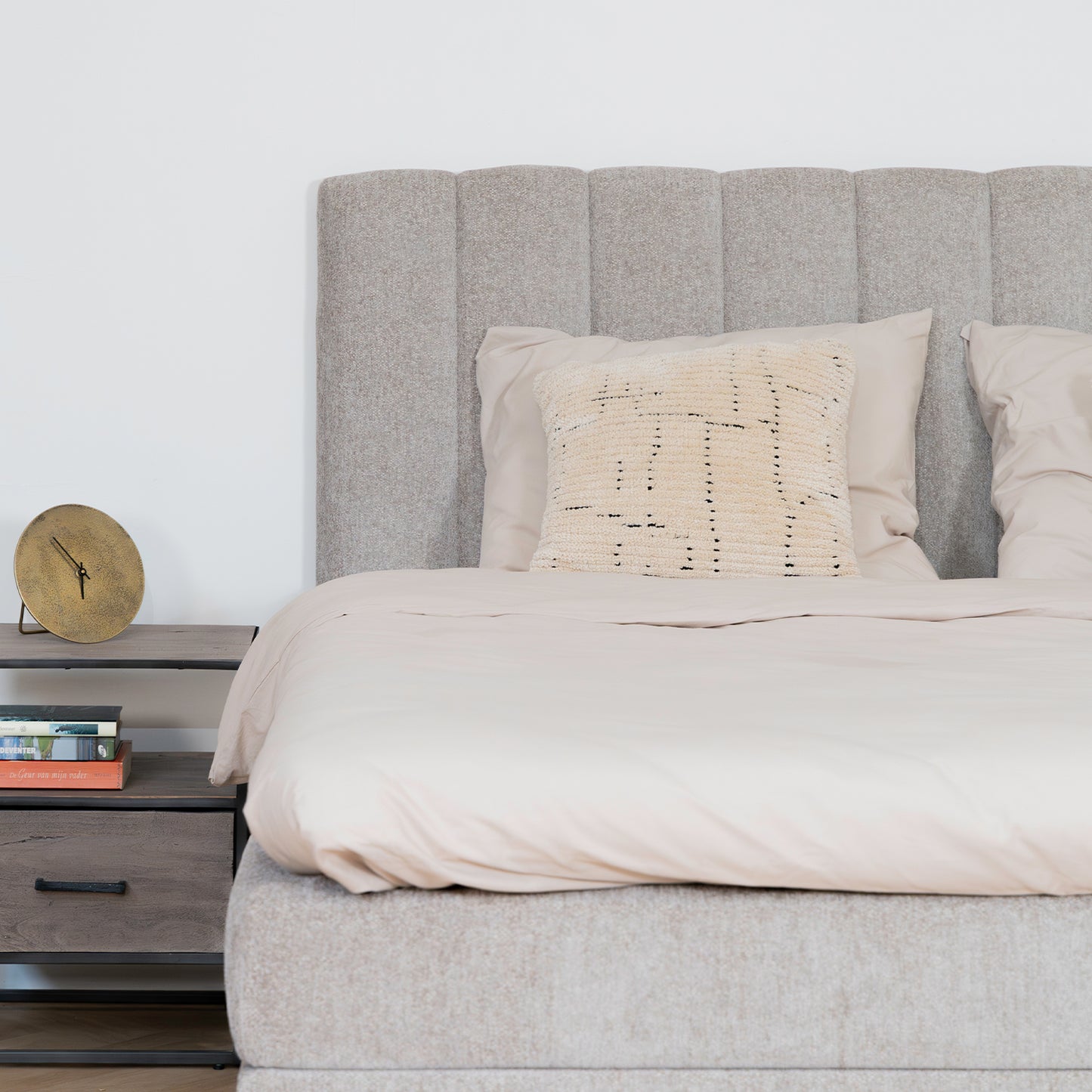 Bed Ella | Stof Taupe | Inclusief Matras & Topper