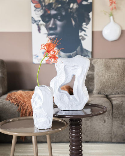 Vaas & Pot Pedra wit aluminium in een interieur