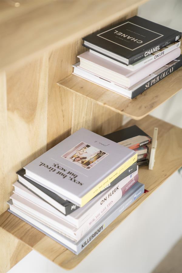 Wanddecoratie Seco | Bruin Mangohout — Zijaanzicht - sfeer