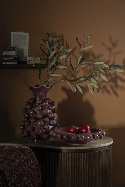 Schaal Viro rood aardewerk in een interieur