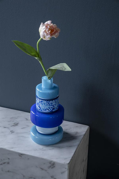 Vaas Golas blauw glas in een interieur