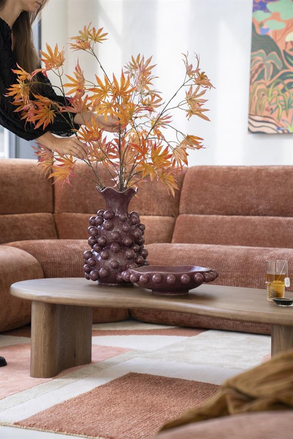 Vaas Viro rood aardewerk in een interieur