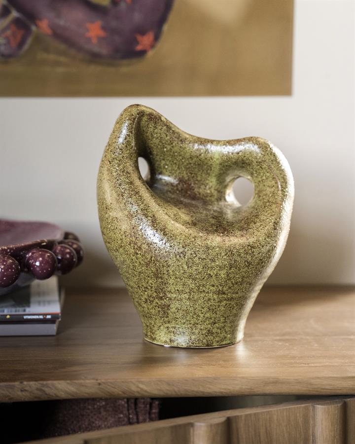 Vaas Mendi groen aardewerk 26,5 cm in een interieur