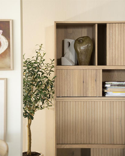 Woonaccessoire Mendi groen aardewerk 33,5 cm in een interieur
