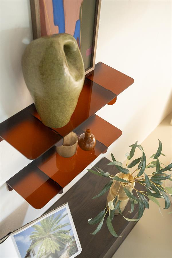 Wand decoratie Hera bruin acryl in een interieur