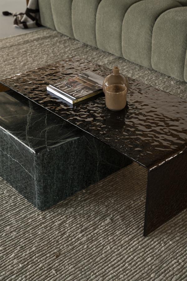 Salontafel Ripple bruin glas, detail van het materiaal