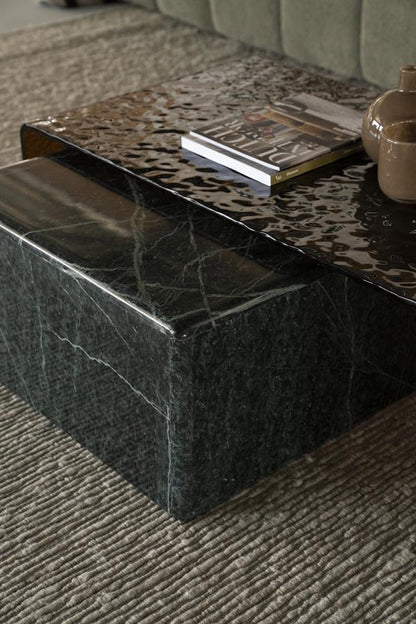 Salontafel Dice groen marmer, detail van het materiaal