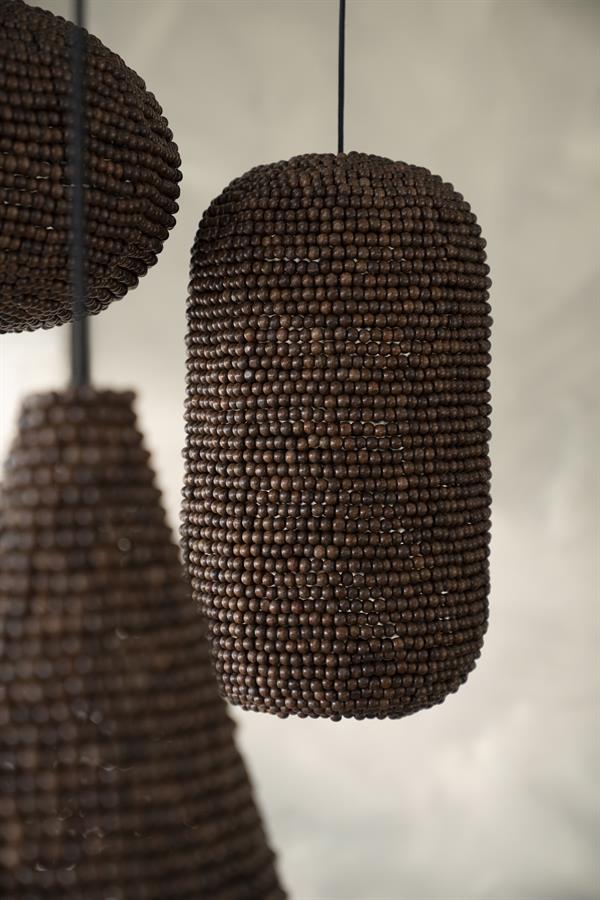Hanglamp Shanga bruin ijzer 42 cm in een interieur