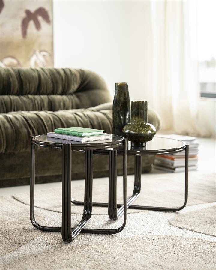 Salontafel Groovy bruin ijzer, schuin vooraanzicht in een interieur