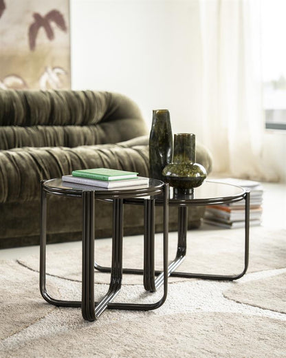 Salontafel Groovy bruin ijzer, schuin vooraanzicht in een interieur