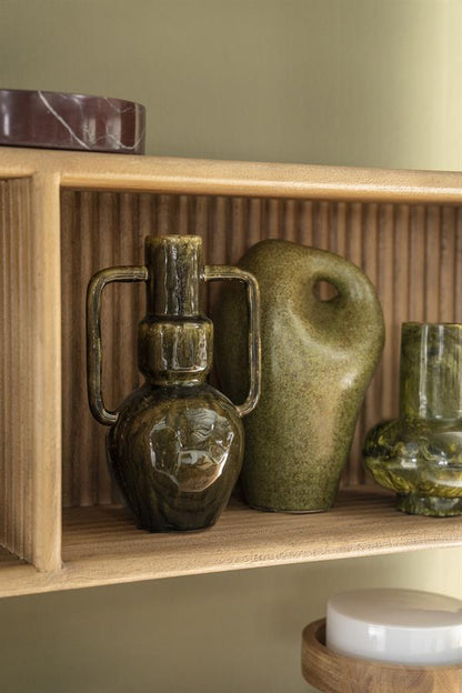 Woonaccessoire Mendi groen aardewerk 33,5 cm in een interieur