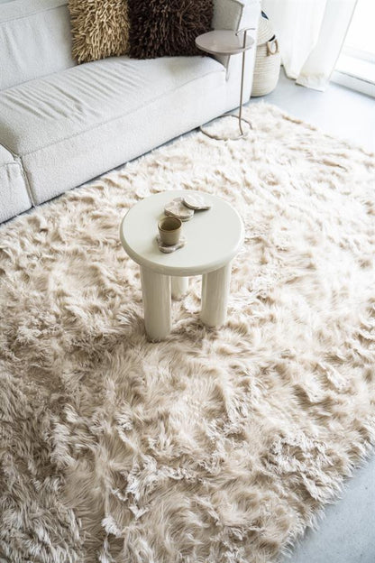 Bijzettafel Bloop beige mdf, bovenaanzicht in een interieur