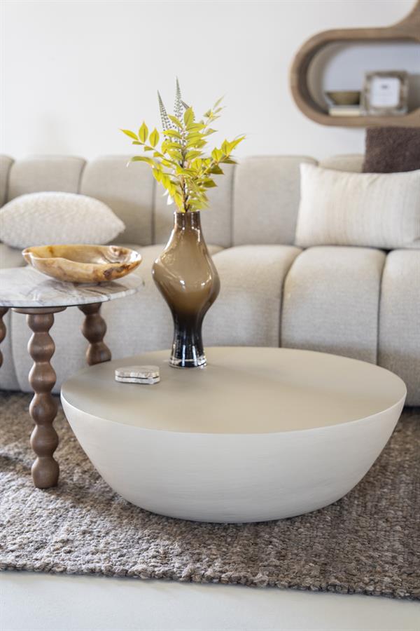Salontafel Canto taupe metaal groot, vooraanzicht in een interieur
